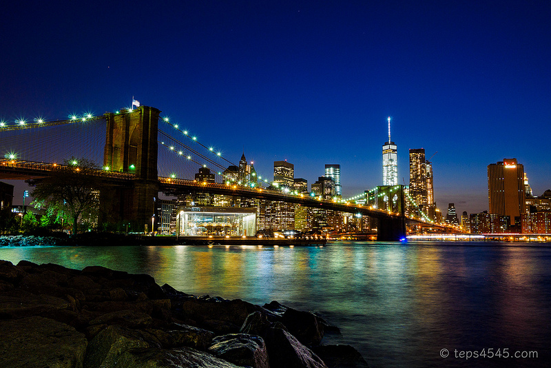 Night view at Brooklyn Bridge Park