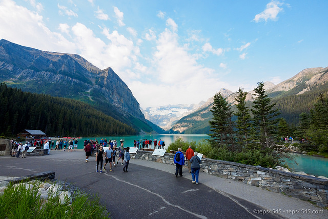 Tourists, Lake Louise